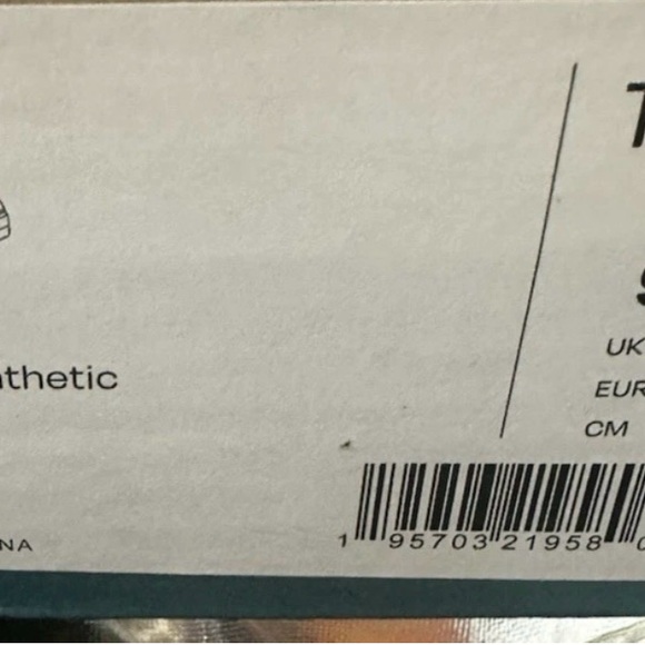 TOMS Women’s size 9.5 Alaya Round Toe Lace up boots with zipper side - Picture 4 of 11